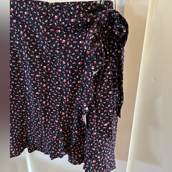 🌶️ *NWOT* LOFT Ladybug Ruffle Wrap Skirt. Size 2 - Picture 4 of 4